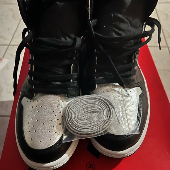 Sneakers - Picture 3 of 6